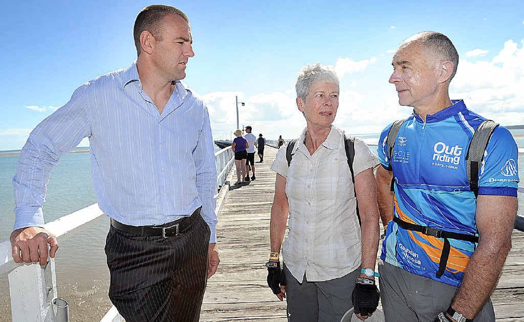 Chris Latham talks with Ros Firster and Richard Lukacz from Brisbane at Urangan Pier. Chris Latham talks with Ros Firster and Richard Lukacz from Brisbane at Urangan Pier.